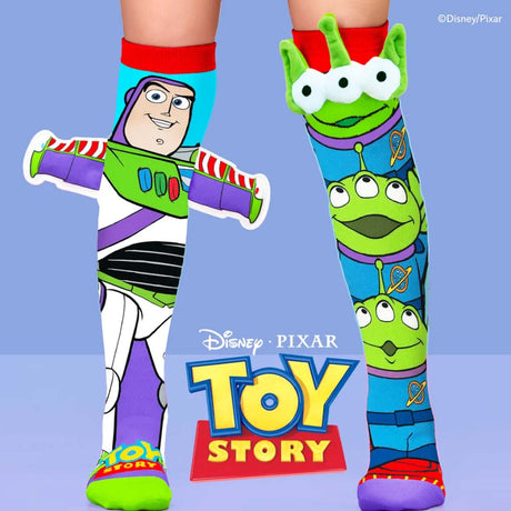 Chaussettes hautes Disney Pixar Toy Story avec Buzz l'Éclair, ailes en relief et aliens verts à trois yeux avec tête en peluche 3D.