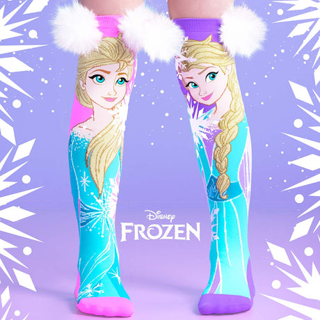 Chaussettes fantaisie Disney La Reine des Neiges Elsa Sparkle avec tresse d'Elsa, flocons de neige scintillants et pompons pelucheux en relief.