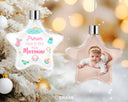 Imaginez l'émerveillement et la joie lorsque vous demanderez à une personne spéciale de devenir la marraine ou le parrain de votre précieux enfant. Notre boule de Noël personnalisée pour une demande de marraine est un moyen unique et émouvant de faire cette demande inoubliable.