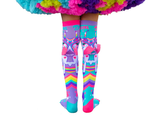 Les chaussettes pour enfants et adultes Mini Pony sont un favori instantané (ailes roses et beaucoup d'amour inclus). 