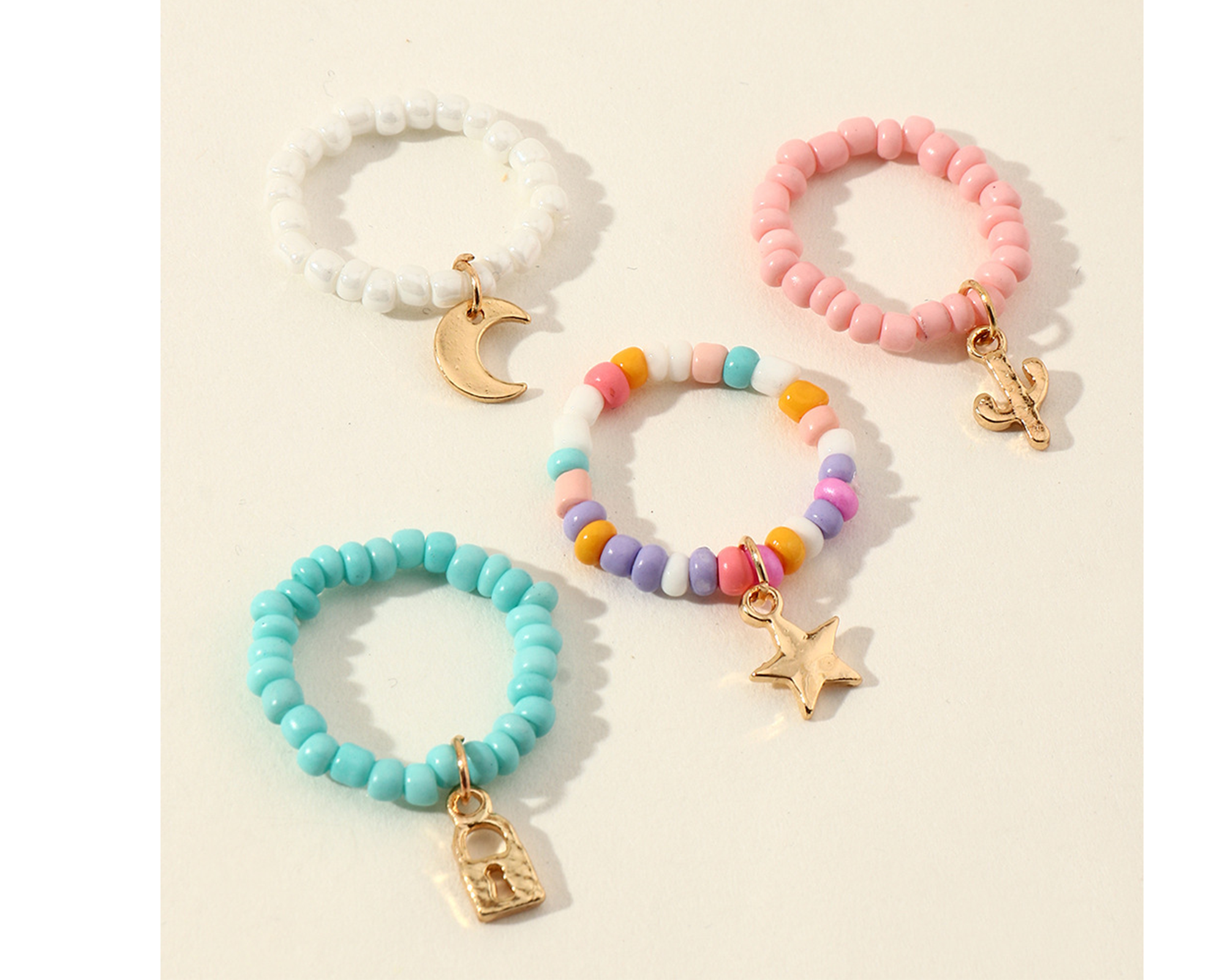 Lot de 4 bagues perles